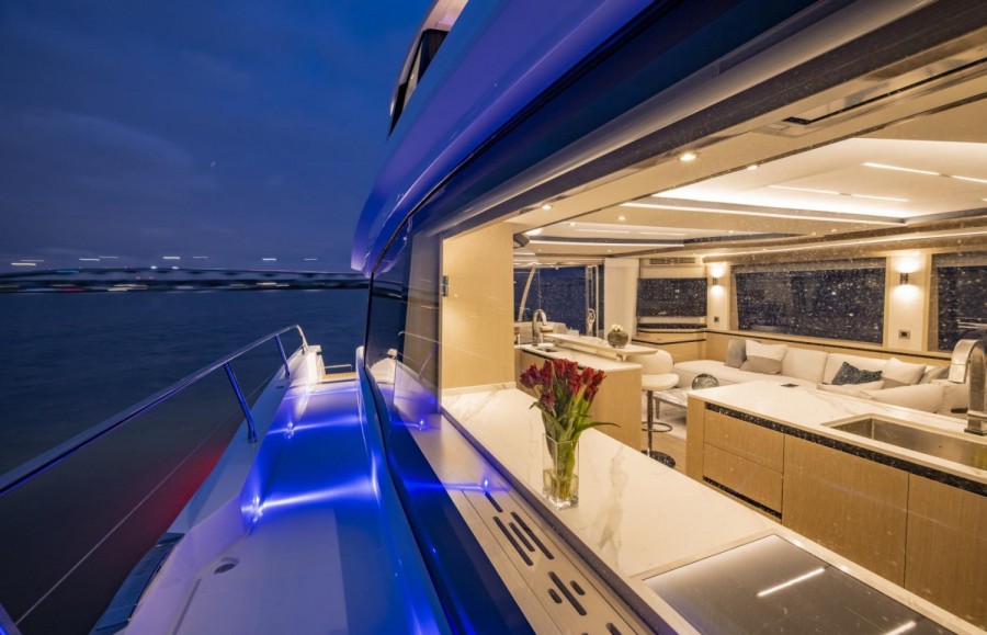 AQUILA 70 LUXURY - 12