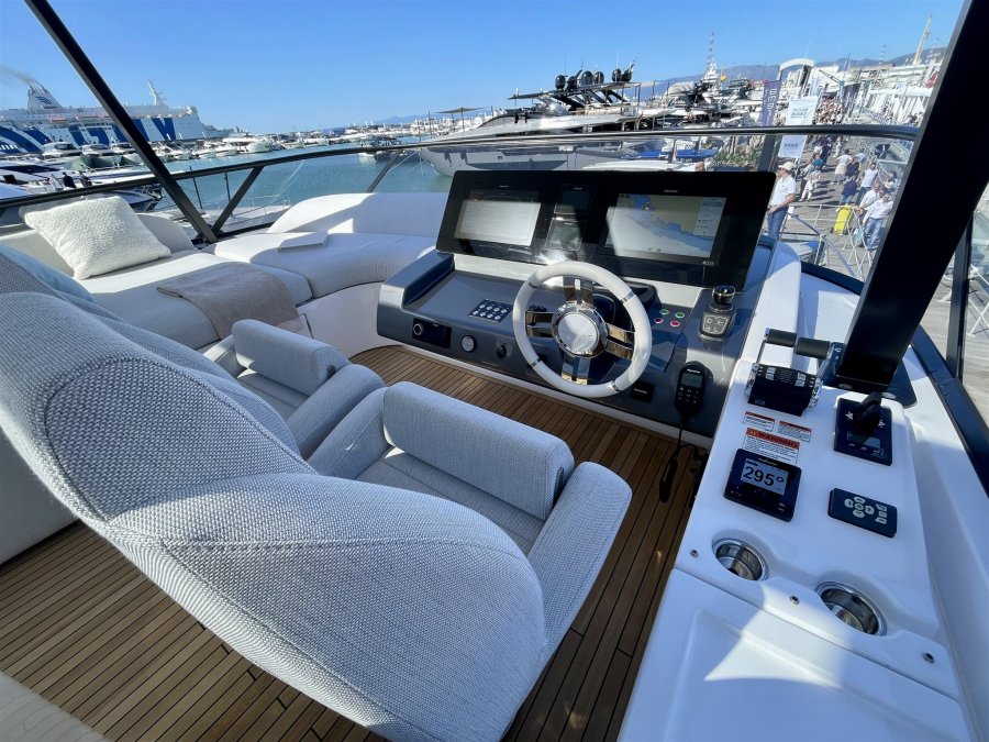 AZIMUT 72 - 23