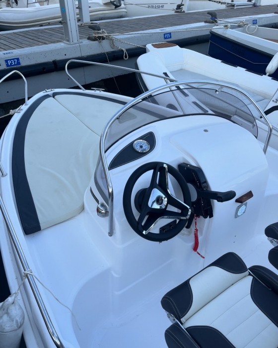 B2 MARINE CAP FERRET 472 SUN DECK - 4