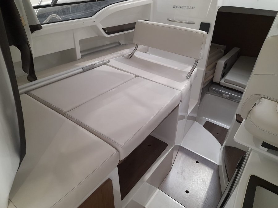 BENETEAU ANTARES 8 - 11