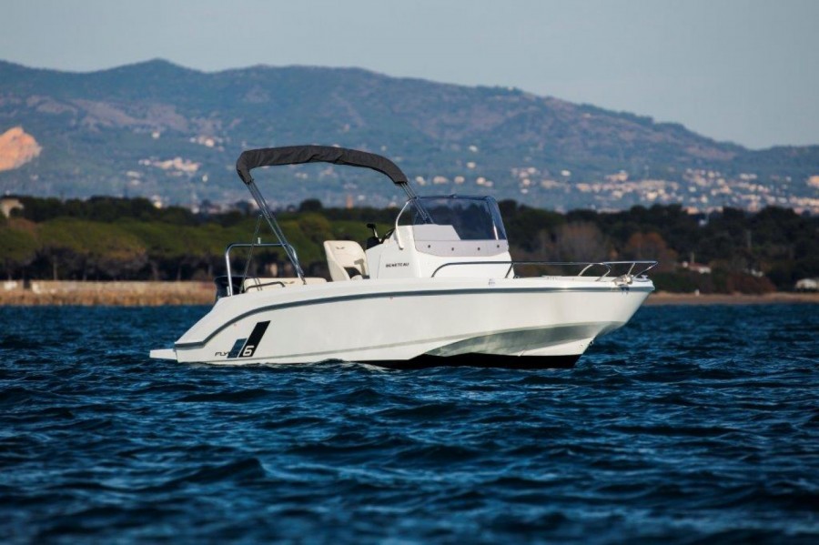 BENETEAU FLYER 6 SPACEDECK - 28