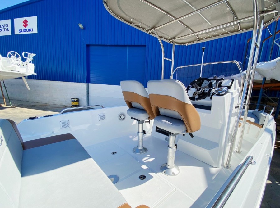 BENETEAU FLYER 6 SPACEDECK - 15