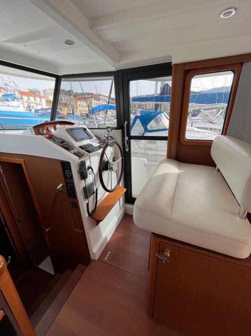 BENETEAU SWIFT TRAWLER 34 - 12