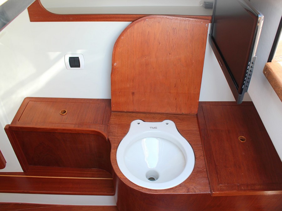 CANTIERI TIRRENIA GOZZO VIVEUR 28 OPEN CABIN - 12