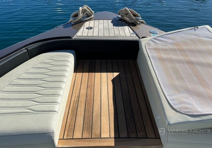 CRANCHI A46 LUXURY TENDER - 21