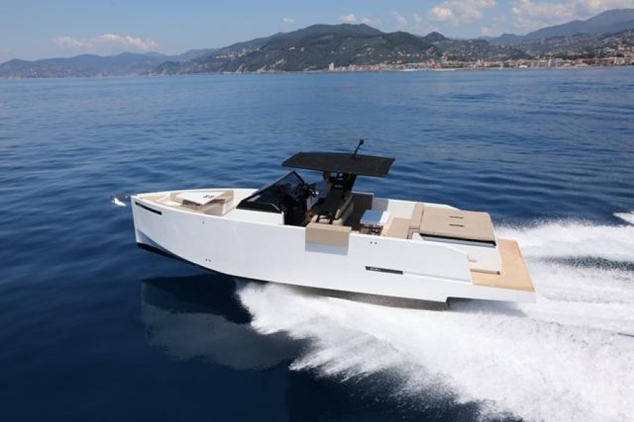 De Antonio Yachts D34 Cruiser