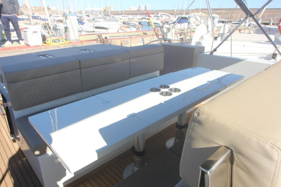 DE ANTONIO YACHTS D34 CRUISER - 9