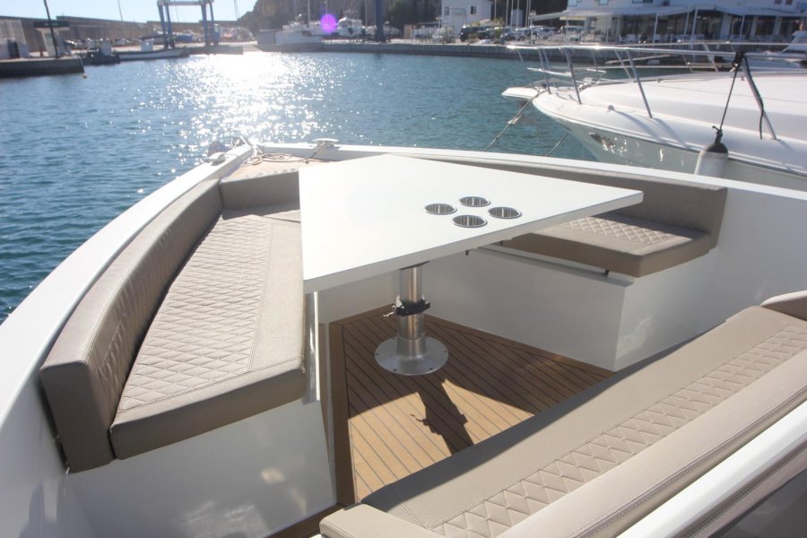 DE ANTONIO YACHTS D34 CRUISER - 12