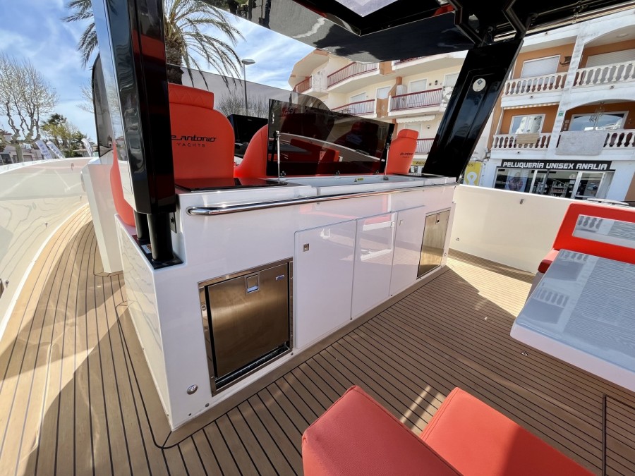 DE ANTONIO YACHTS D42 OPEN - 17