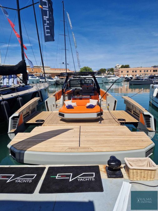 EVO YACHTS R4 - 8