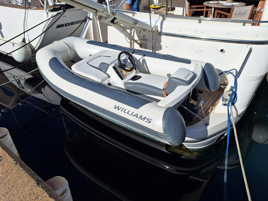 FAIRLINE PHANTOM 46 - 8