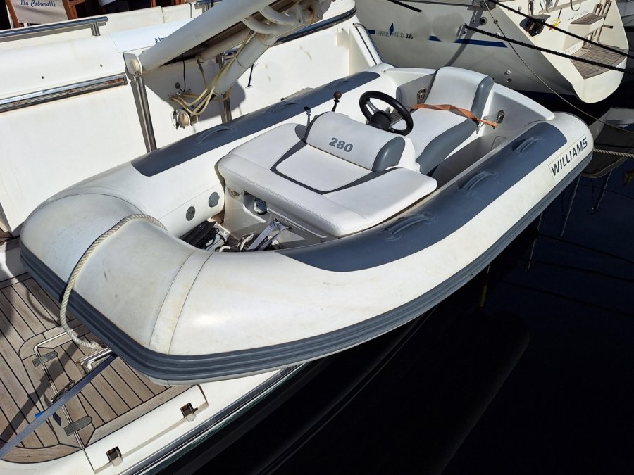 FAIRLINE PHANTOM 46 - 9