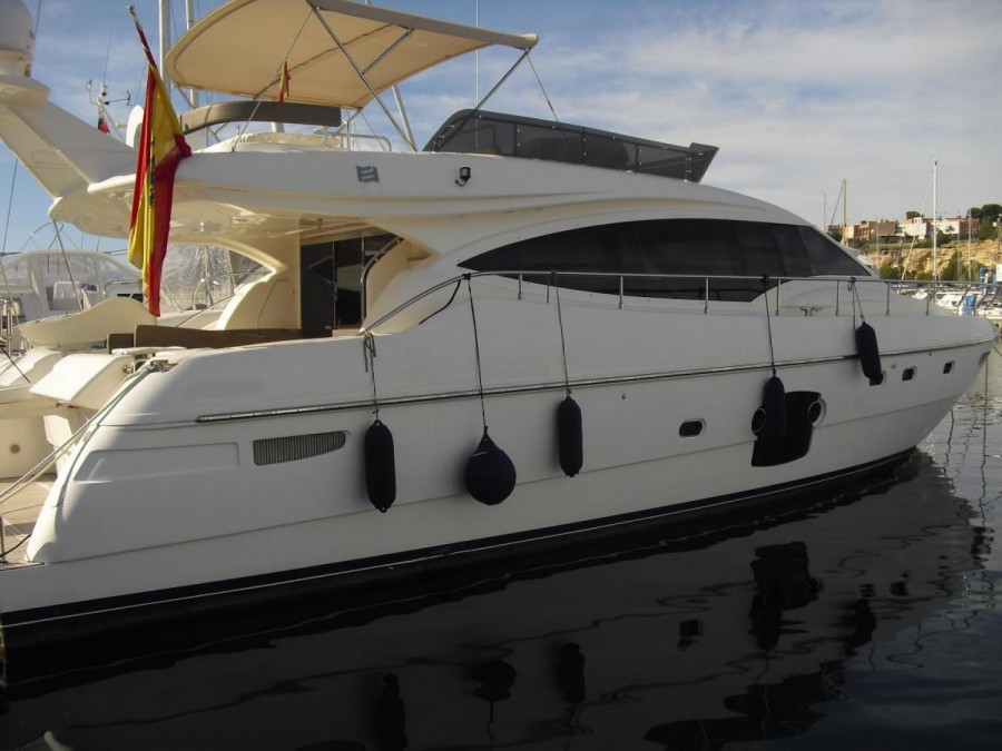 Ferretti 592