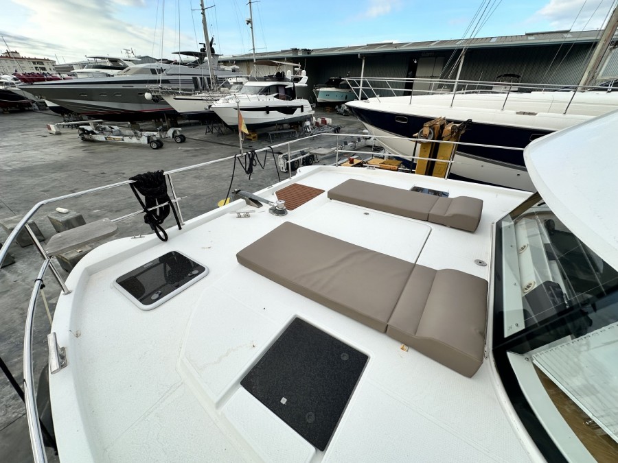 FOUNTAINE PAJOT MY 37 - 56