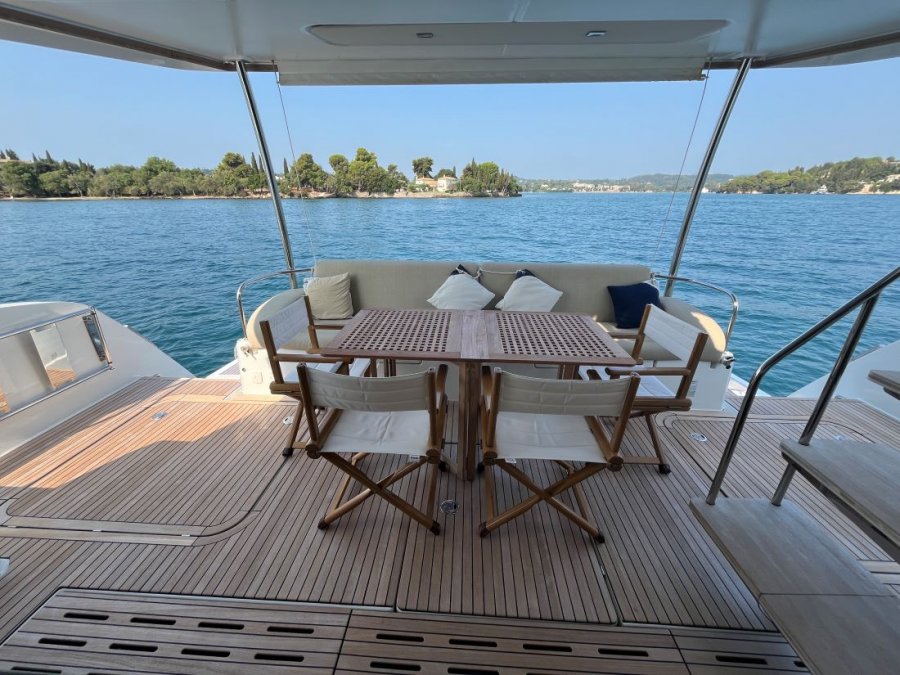 FOUNTAINE PAJOT MY 6 - 7