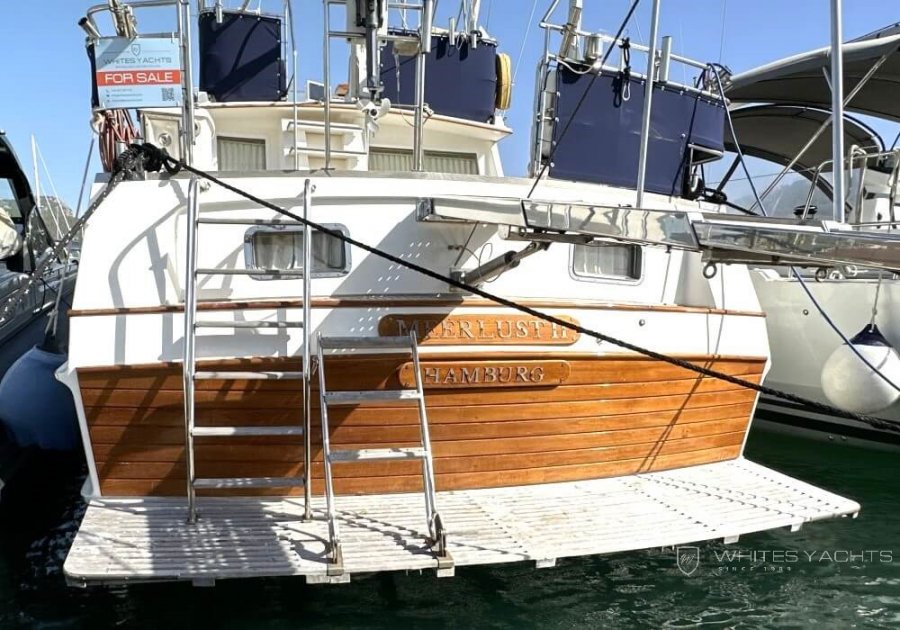 GRAND BANKS 42 MOTORYACHT - 2