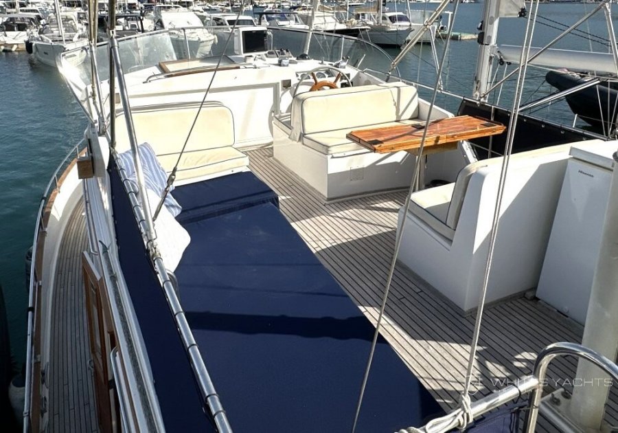 GRAND BANKS 42 MOTORYACHT - 8