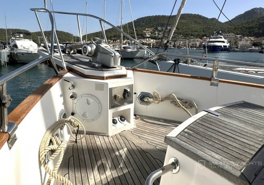 GRAND BANKS 42 MOTORYACHT - 14