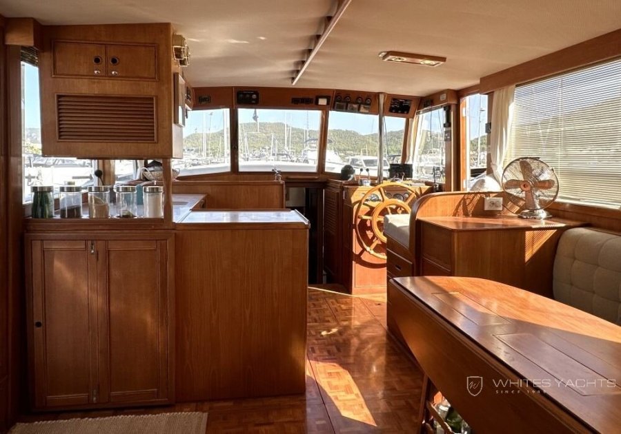 GRAND BANKS 42 MOTORYACHT - 17