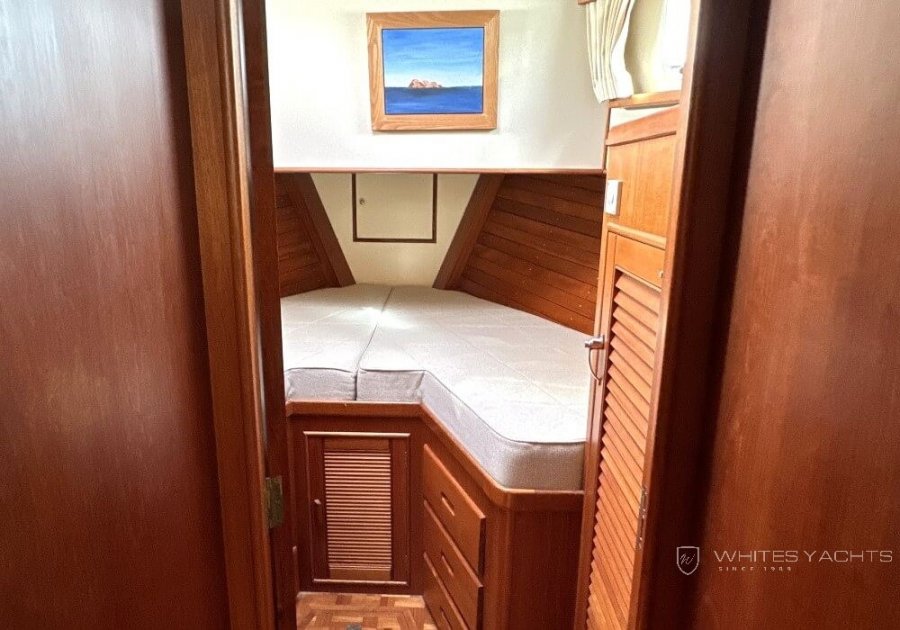 GRAND BANKS 42 MOTORYACHT - 29