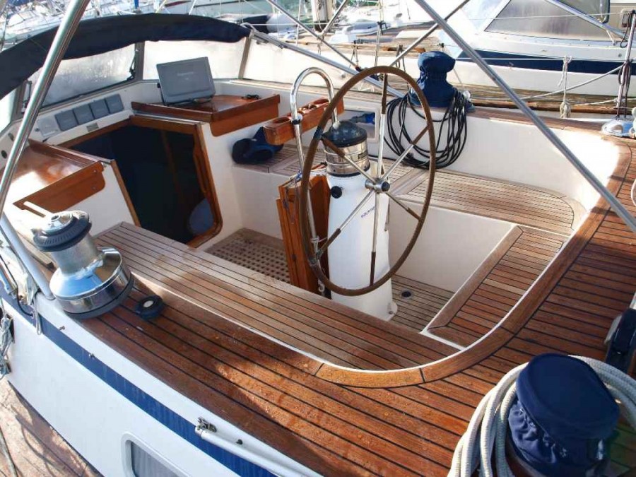 HALLBERG RASSY 42F MK II - 13