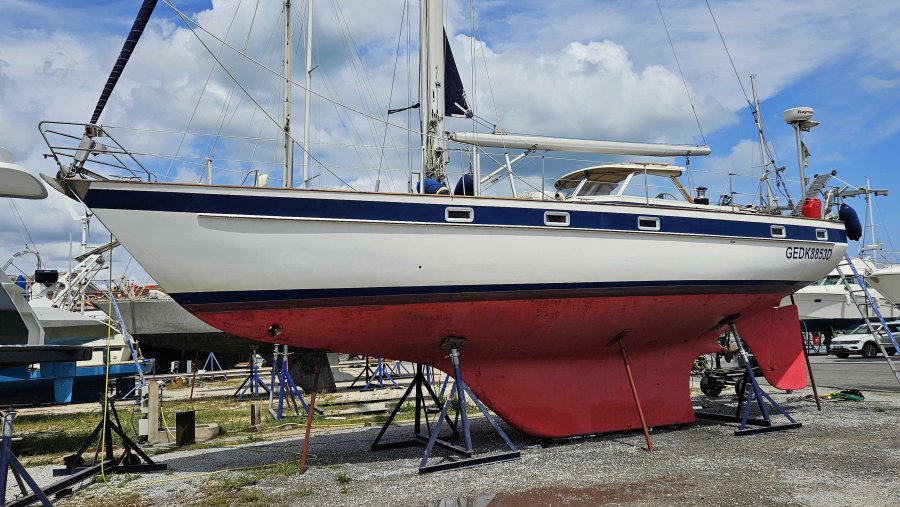 Hallberg Rassy 42