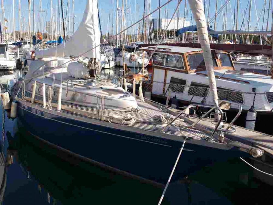 HALLBERG RASSY MISTRAL - 12