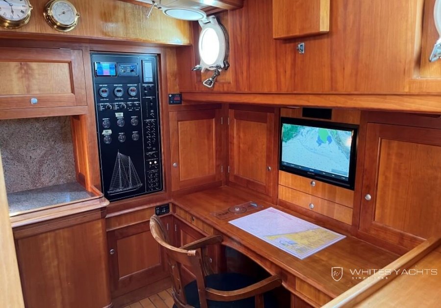 KESTELOO PILOTHOUSE SCHOONER - 21