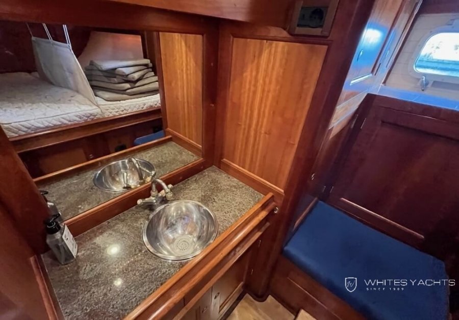 KESTELOO PILOTHOUSE SCHOONER - 32