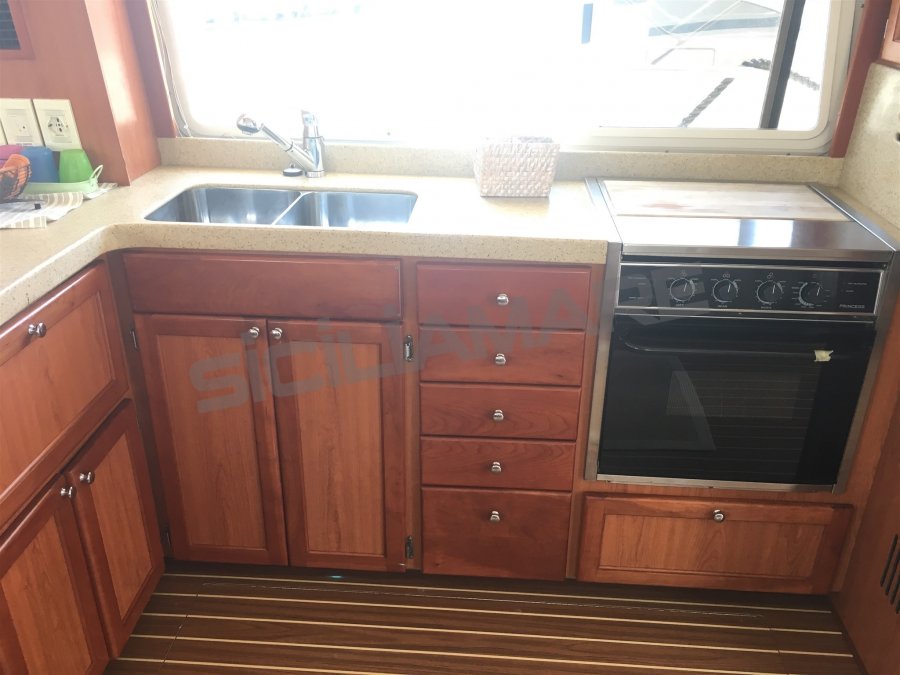 MAINSHIP 400 TRAWLER - 8