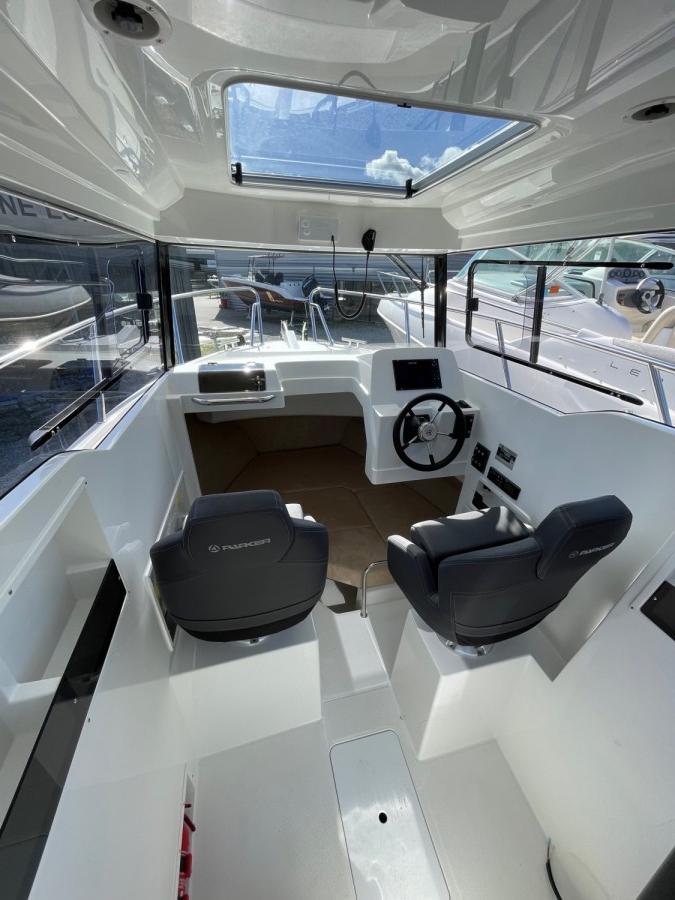 PARKER 700 PILOTHOUSE - 5