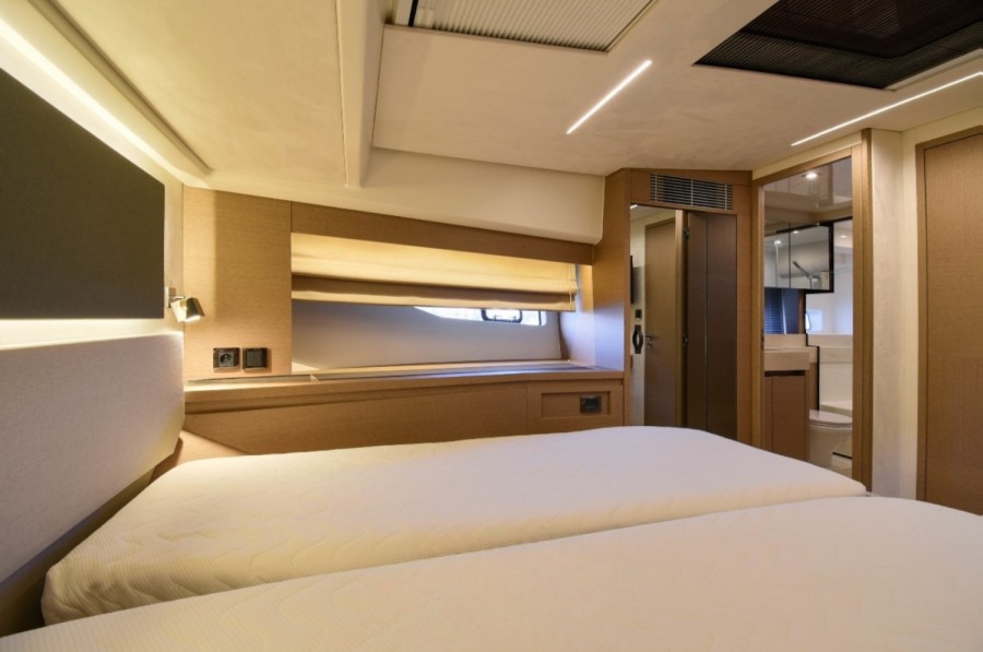 PRESTIGE YACHTS 590 FLY - 21