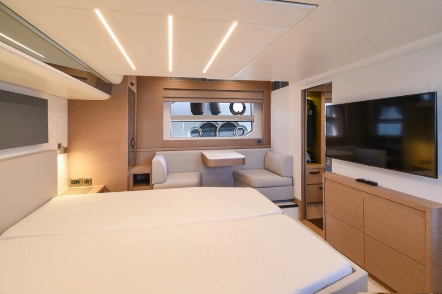 PRESTIGE YACHTS 590 FLY - 25