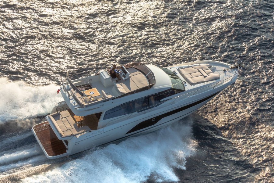 Prestige Yachts 590 Fly