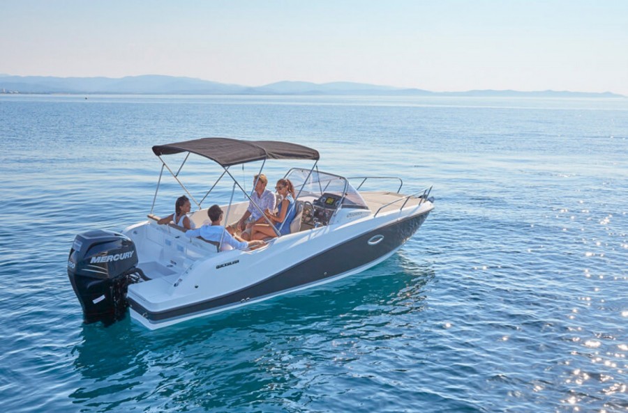 Quicksilver Activ 675 Sundeck