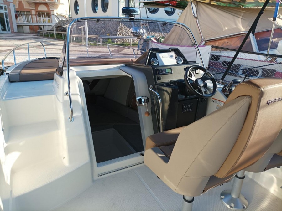 QUICKSILVER ACTIV 755 SUNDECK - 9