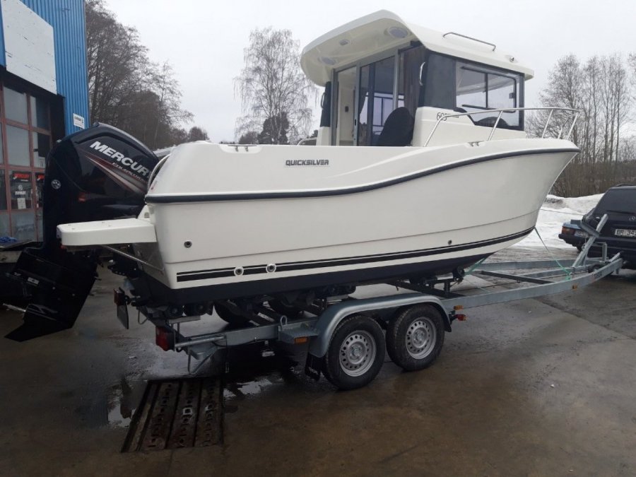 QUICKSILVER CAPTUR 605 PILOTHOUSE - 3