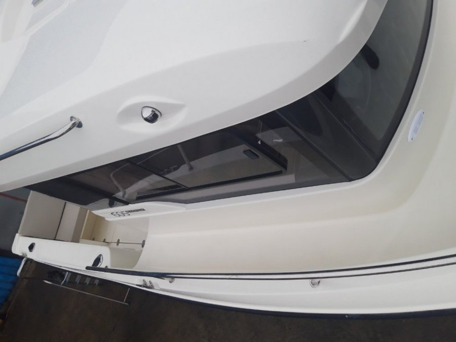 QUICKSILVER CAPTUR 605 PILOTHOUSE - 11