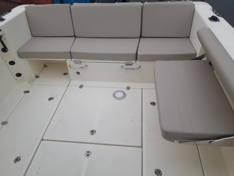 QUICKSILVER CAPTUR 605 PILOTHOUSE - 15