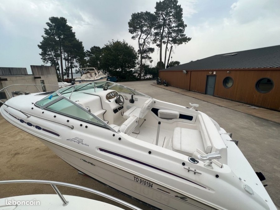 SEA RAY 215 EXPRESS CRUISER - 1