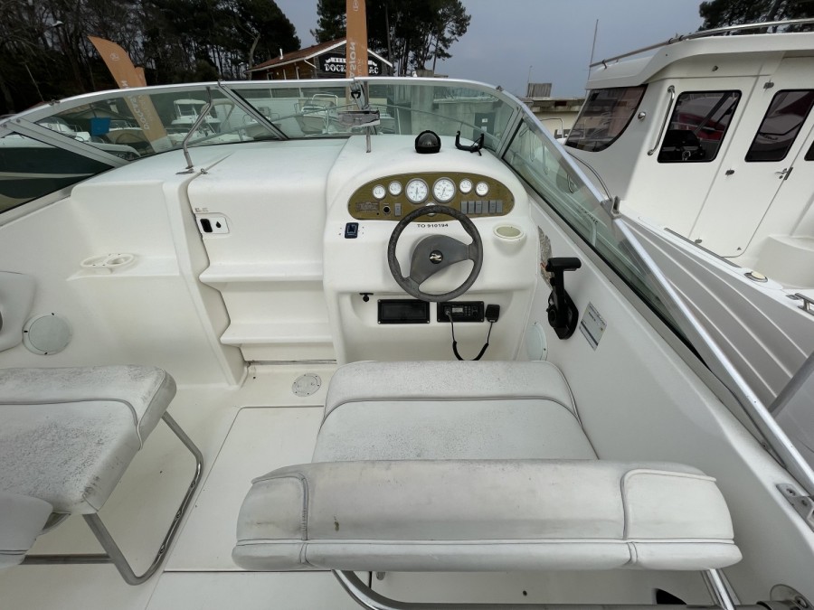 SEA RAY 215 EXPRESS CRUISER - 6