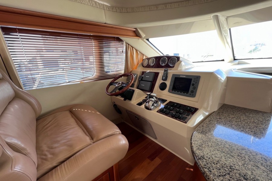 SEA RAY 420 SEDAN BRIDGE - 20